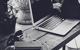 股票:炒股配资配资官网-银行个贷业务结构调整：信用卡被压缩，消费贷成“新宠”